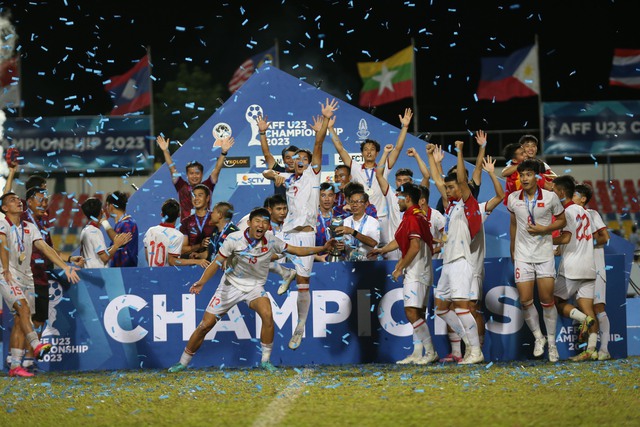 VFF nói gì về mức lương dành cho người thay thế HLV Troussier?- Ảnh 3.