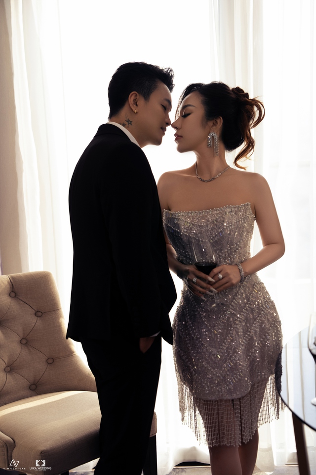 Loạt ảnh cưới siêu gợi cảm của ca sĩ TiTi (HKT) và nữ DJ Nhung Babie- Ảnh 8.