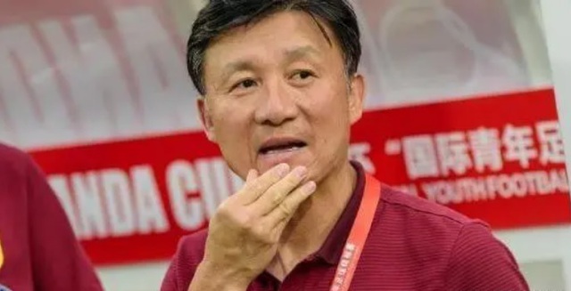 HLV Trung Quốc bất ngờ được ca ngợi là “thần tiên” sau trận thắng vất vả trước đối thủ của U23 Việt Nam- Ảnh 1.