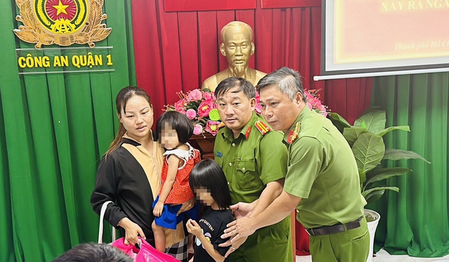 Mẹ của 2 bé gái mất tích ở phố đi bộ Nguyễn Huệ: 