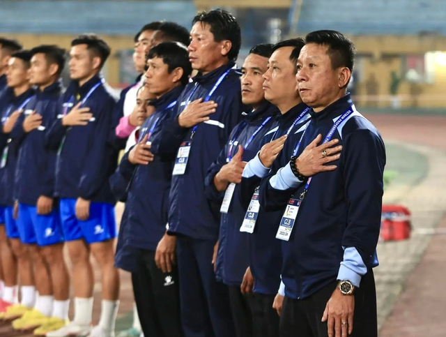 HLV của Đình Bắc bị VFF xử phạt vì phát ngôn gây xôn xao V.League- Ảnh 2.