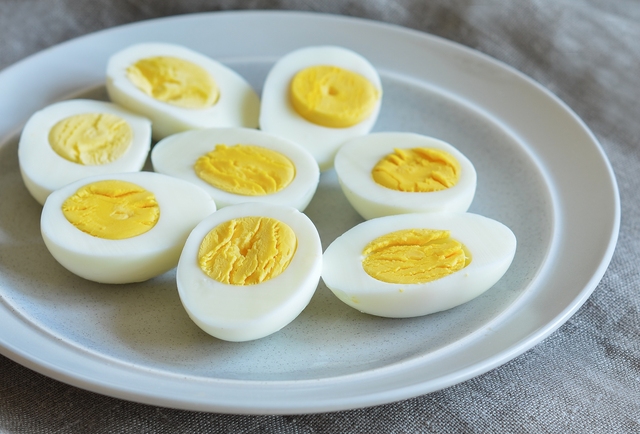 Luộc trứng bao lâu là tốt nhất? Hoá ra bấy lâu nay nhiều người luộc sai làm mất chất dinh dưỡng- Ảnh 4.