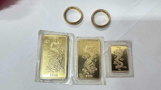 Nữ giúp việc quê Ninh Bình tìm thấy bọc vàng hơn 2 lượng trong túi đồ cũ: 