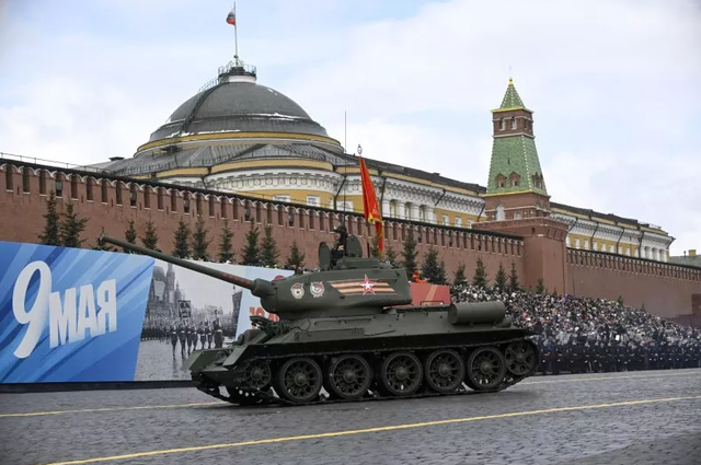 Dân mạng xôn xao về chiếc xe tăng 'cổ lỗ' đơn độc trong lễ duyệt binh ở Moscow, nhưng Nga đâu chỉ có thế- Ảnh 2.