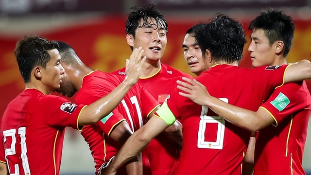 Báo Trung Quốc bình luận bất ngờ: “5 cầu thủ Việt Nam bị đình chỉ là tin tốt với tuyển Trung Quốc”- Ảnh 2.