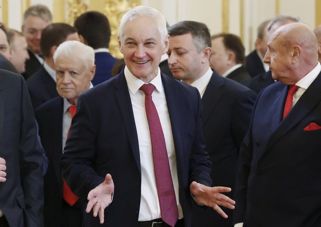 Ông Putin bất ngờ thay Bộ trưởng Quốc phòng: Ngăn Nga 