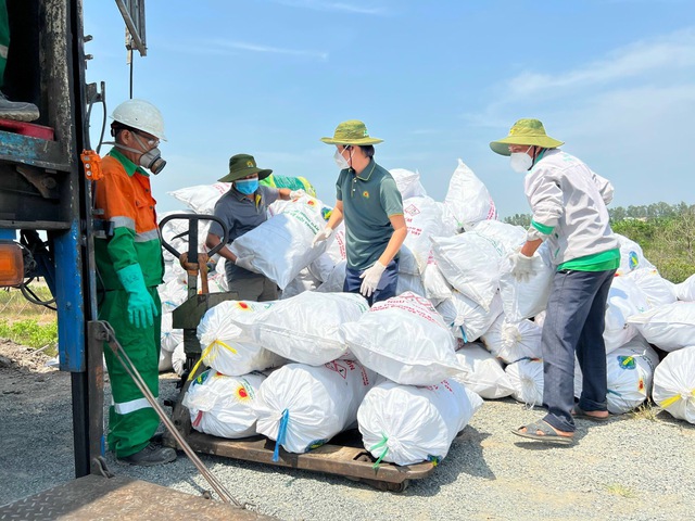 Tập đoàn lúa gạo nợ nông dân 160 tỷ, lỗ quý 1 gần 100 tỷ, 18 tháng trước nhận gói tín dụng 100 triệu USD- Ảnh 1.