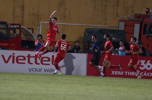 Ghi điểm với HLV Kim Sang-sik, Văn Toàn vẫn "ôm hận" bởi đội bóng kỳ lạ nhất V.League- Ảnh 2.