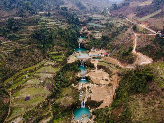 Phát hiện thác nước 7 tầng được mệnh danh là "tuyệt tình cốc" như trong phim, cách Hà Nội 200km- Ảnh 2.