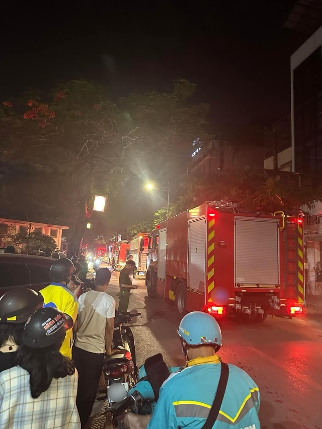 Hiện trường vụ cháy nhà trọ ở Trung Kính khiến 14 người tử vong- Ảnh 3.