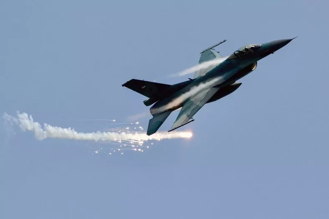 Ukraine muốn mang F-16 đấu với Su-57 Nga, chuyên gia Mỹ chốt một câu tê tái- Ảnh 4.