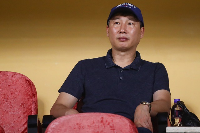Học theo nước đi của thầy Park, HLV Kim Sang-sik sẽ "cất cánh an toàn" cùng đội tuyển Việt Nam?- Ảnh 2.