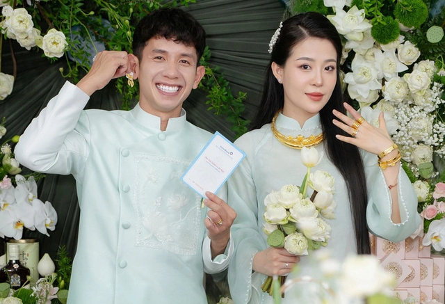 Được HLV Kim Sang-sik chấm, trò cũ thầy Park lại lỡ hẹn với tuyển Việt Nam vì bận... cưới vợ- Ảnh 1.