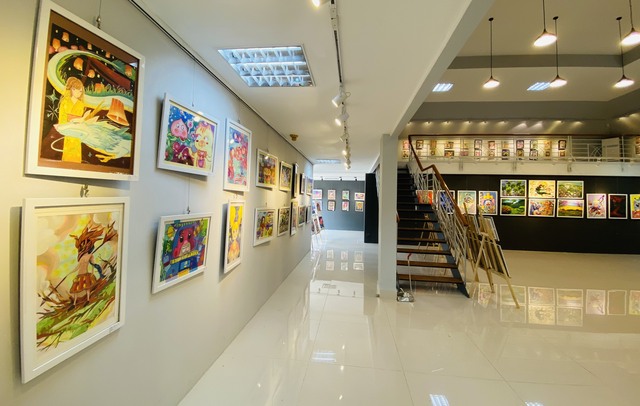 260 "họa sĩ nhí" tham gia triển lãm Màu Yêu Thương mừng ngày Quốc tế thiếu nhi- Ảnh 1.