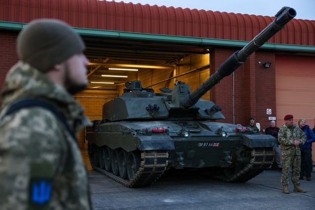 Lữ đoàn 82 tinh nhuệ nhất tung xe tăng Challenger 2 vào giải cứu Volchansk - Ảnh 1.
