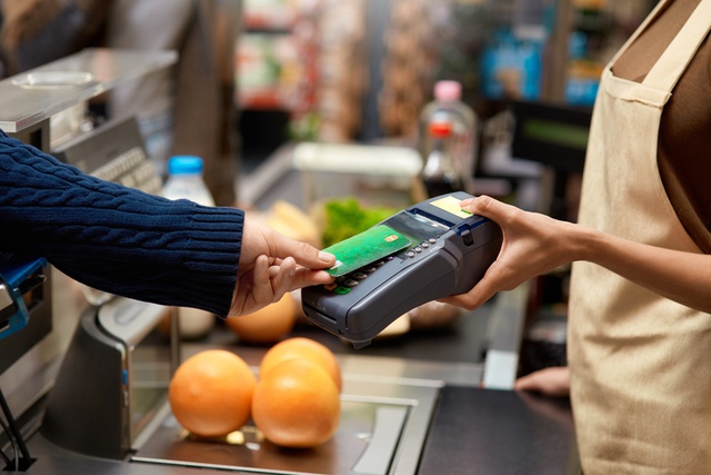 Quẹt thẻ ngân hàng thanh toán phải cấm nhân viên siêu thị làm điều này: Rất nhiều người đã bị lừa hết tiền- Ảnh 1.