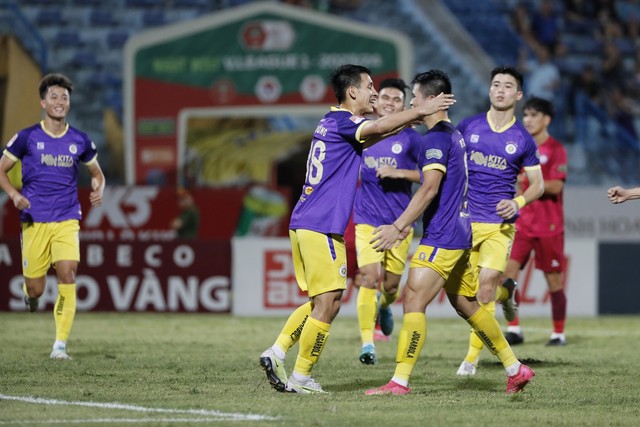 Đại gia V.League vùi dập đối thủ, liên tục báo tin vui cho HLV Kim Sang-sik- Ảnh 2.