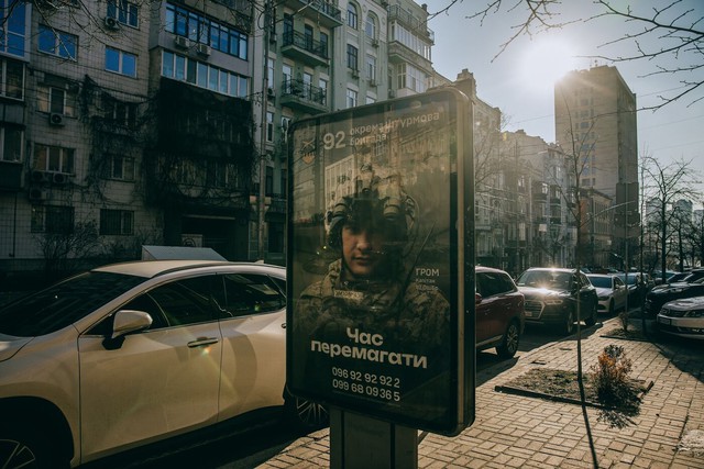 Quân nhân lớn tuổi mắt kém, bị bệnh tim vẫn nhập ngũ: Tôi đã có thể cứu mạng một thanh niên Ukraine- Ảnh 2.