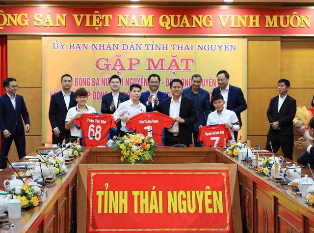Thái Nguyên T&T nhận thưởng nóng sau trận thắng đậm ở giải nữ vô địch quốc gia- Ảnh 1.