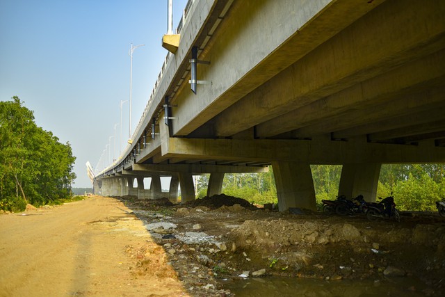 Toàn cảnh khu vực được xây cây cầu trị giá 2.000 tỷ sắp hoàn thành, kết nối Hải Phòng và Quảng Ninh, đưa tuyến phà sông lớn nhất miền Bắc về “nghỉ hưu”.- Ảnh 10.