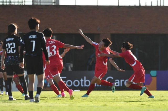 Tuyển trẻ Triều Tiên thắng 7-0 Hàn Quốc trong ngày ra quân giải châu Á- Ảnh 2.