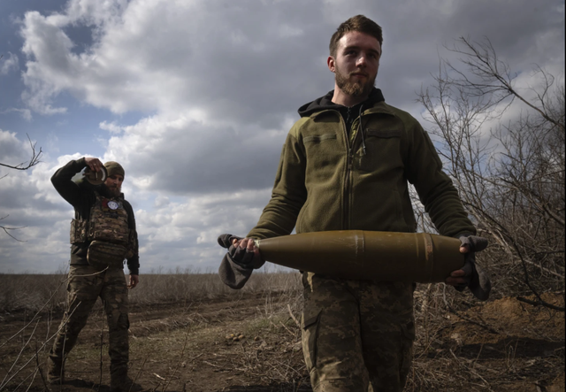 Tuyến phòng thủ của Ukraine sụp đổ, Tổng tư lệnh Syrskyi trực tiếp ra trận: Nga sẽ trút thêm 