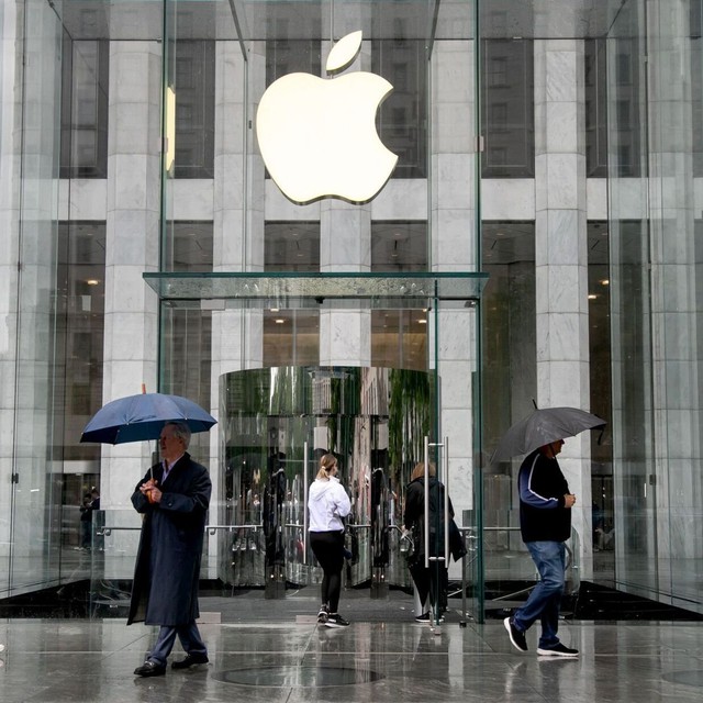 Hơn 10 năm từ trên đỉnh cao rơi xuống "vũng bùn": Apple mắc sai lầm gì khiến iPhone lụi bại?- Ảnh 1.