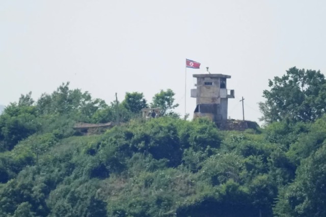 Hàn Quốc: Binh sĩ Triều Tiên xâm phạm biên giới, phải nổ súng cảnh cáo- Ảnh 3.