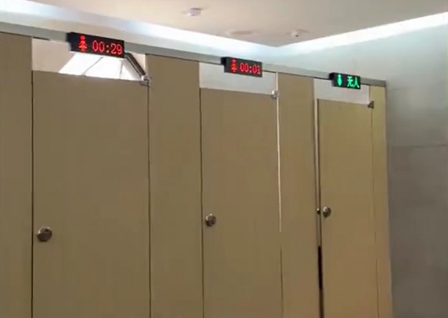 Tranh cãi việc Trung Quốc gắn đồng hồ đếm giờ ở nhà vệ sinh: Người vào xấu hổ vì một lý do- Ảnh 2.