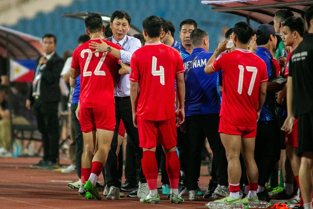 Thành công với nước cờ mạo hiểm, HLV Kim Sang-sik sắp mang tới bước ngoặt lớn cho tuyển Việt Nam?- Ảnh 2.