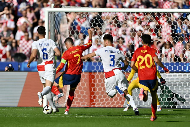 "Cá to" của Man United nổ súng khai màn, Tây Ban Nha khiến nhà vô địch châu Âu phải cúi mặt vì vỡ trận- Ảnh 1.