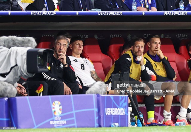 Đội tuyển Đức đại thắng, Toni Kroos vẫn thẫn thờ như "mất sổ gạo" trên băng ghế dự bị- Ảnh 1.