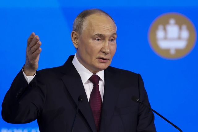 Tổng thống Nga Vladimir Putin phát biểu tại Diễn đàn Kinh tế Quốc tế Saint Petersburg ở Saint Petersburg vào ngày 7/6/2024. Ảnh: AP