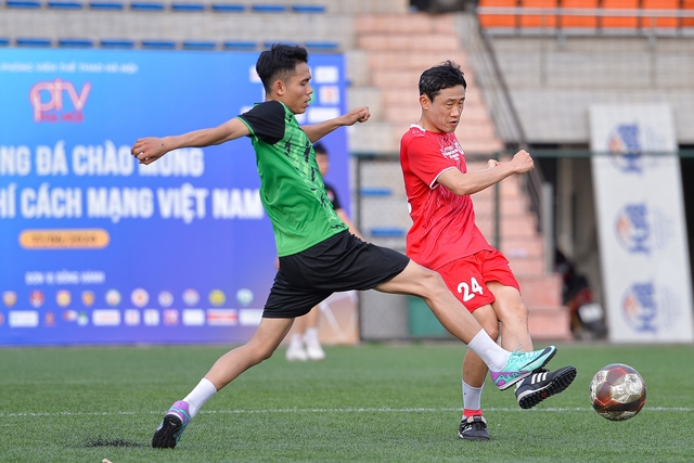 HLV Kim Sang-sik và Văn Quyết thành đồng đội, nhận "cái kết buồn" trong trận đấu tại VFF- Ảnh 2.