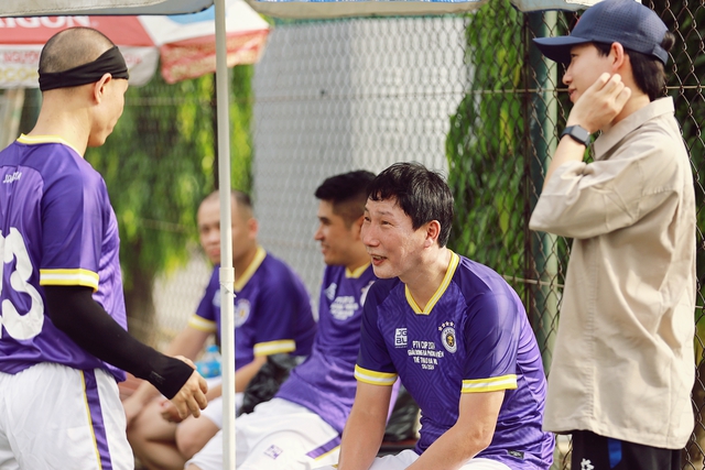 HLV Kim Sang-sik và Văn Quyết thành đồng đội, nhận "cái kết buồn" trong trận đấu tại VFF- Ảnh 4.
