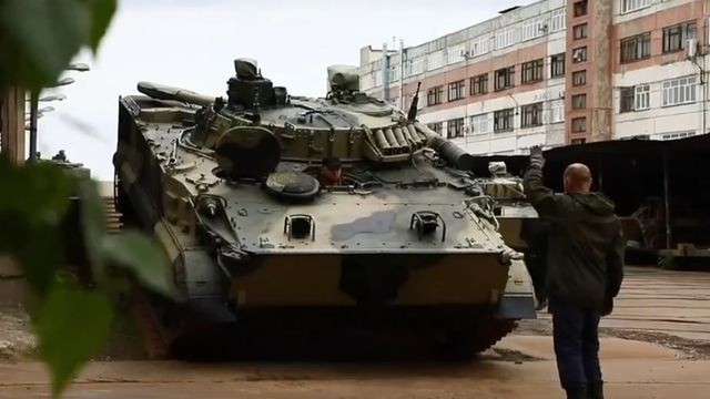 Hàng chục xe chiến đấu bộ binh BMP-3 tham chiến - Ảnh 3.
