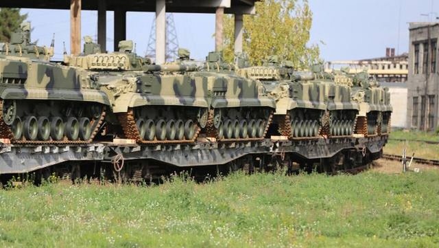 Hàng chục xe chiến đấu bộ binh BMP-3 tham chiến - Ảnh 7.