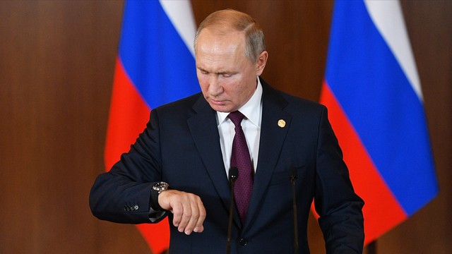 Cách đeo đồng hồ khác biệt của Tổng thống Nga Putin từng gây chú ý- Ảnh 1.