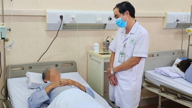 Hà Nội: Người đàn ông nhập viện trong tình trạng suy thận cấp vì 1 sai lầm khi uống nước- Ảnh 1.
