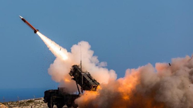 Mỹ bất ngờ cho Ukraine mở rộng tấn công lãnh thổ Nga - Hàng trăm tên lửa bắn hạ máy bay Nga sắp tới Kiev- Ảnh 6.