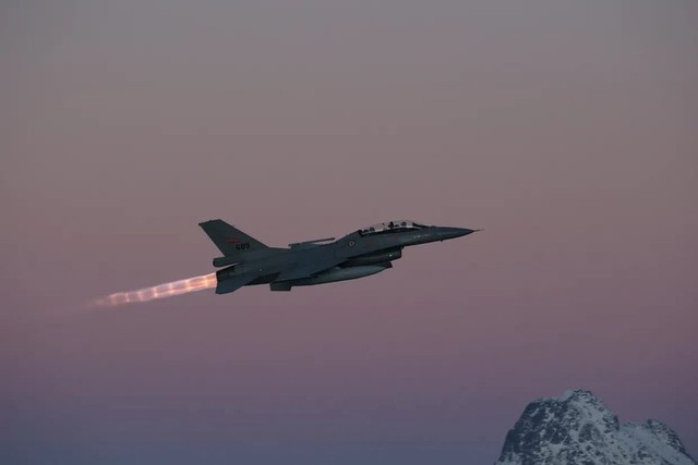 Nhận định khu vực đầu tiên chiến đấu cơ F-16 tấn công- Ảnh 8.