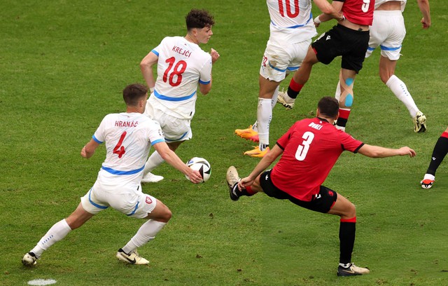 Tuyển CH Séc "trầy vi tróc vẩy", suýt ôm hận trước đội bóng đứng hạng thấp nhất Euro 2024- Ảnh 3.
