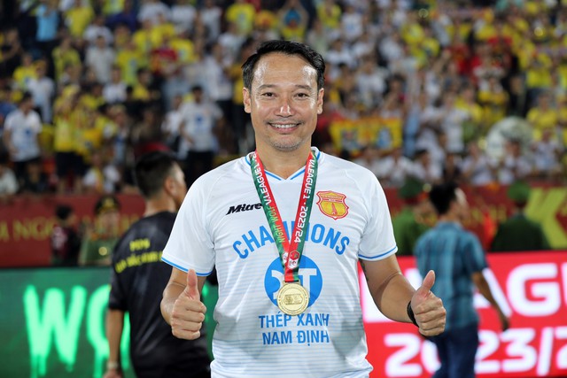 HLV Kim Sang-sik ra về sớm, không xem CLB Nam Định nâng cúp vô địch V.League- Ảnh 9.