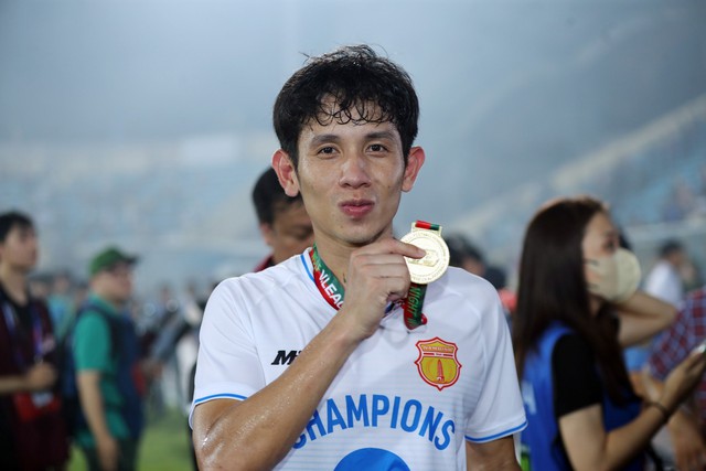 Tuấn Anh có hành xử lạ khi vô địch V.League; cựu sao nhà bầu Hiển san bằng kỷ lục của Văn Quyết- Ảnh 4.