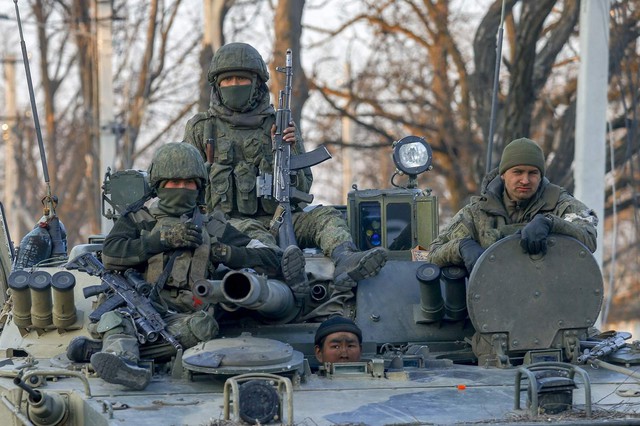 Chỉ huy Ukraine đi nghỉ mát, 1 vạn quân Nga thần tốc chọc thủng phòng tuyến: 10 lữ đoàn sắp "sập bẫy"- Ảnh 3.
