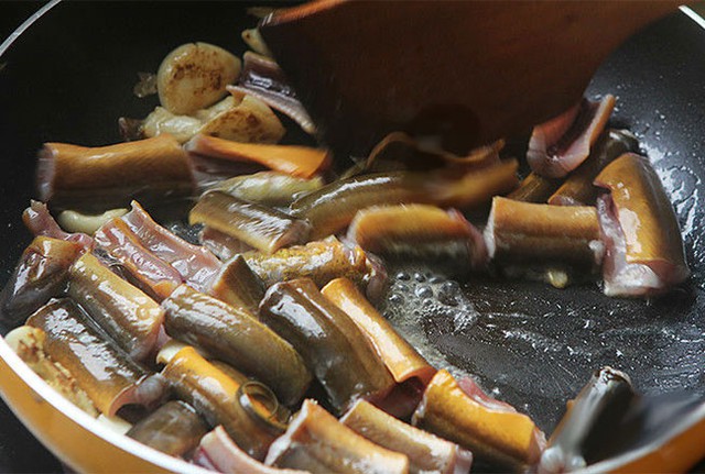 Chế biến lươn chỉ loại bỏ chất nhầy là chưa đủ: Thêm một bước, thịt ngon ngọt, hết tanh- Ảnh 2.