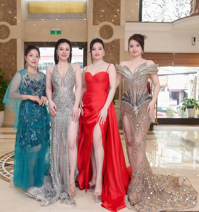 Hoa hậu Phan Kim Oanh quên ngày sinh nhật, xúc động khi được NSƯT Quang Tèo tặng hoa- Ảnh 2.