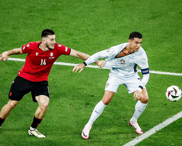 Vòng 1/8 Euro 2024: Ronaldo dễ tan mộng vô địch bởi nhánh đấu "tử thần", tuyển Anh tưởng dễ mà khó- Ảnh 2.