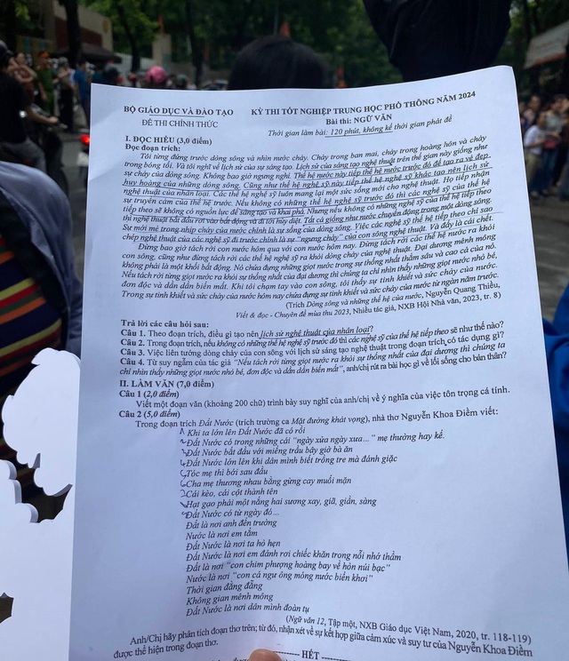 Đề thi Ngữ văn vào tác phẩm "Đất nước", Bộ GD-ĐT nói gì về nghi vấn lộ đề? - Ảnh 1.