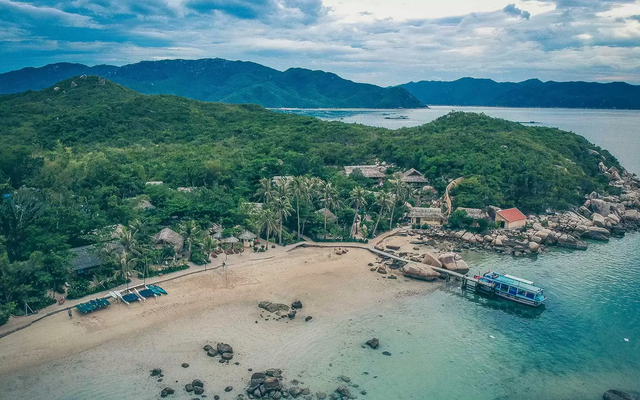 Phát hiện hòn đảo mang tên lạ gần Nha Trang: Lọt danh sách nhất Đông Nam Á, chỉ có duy nhất 1 resort- Ảnh 1.